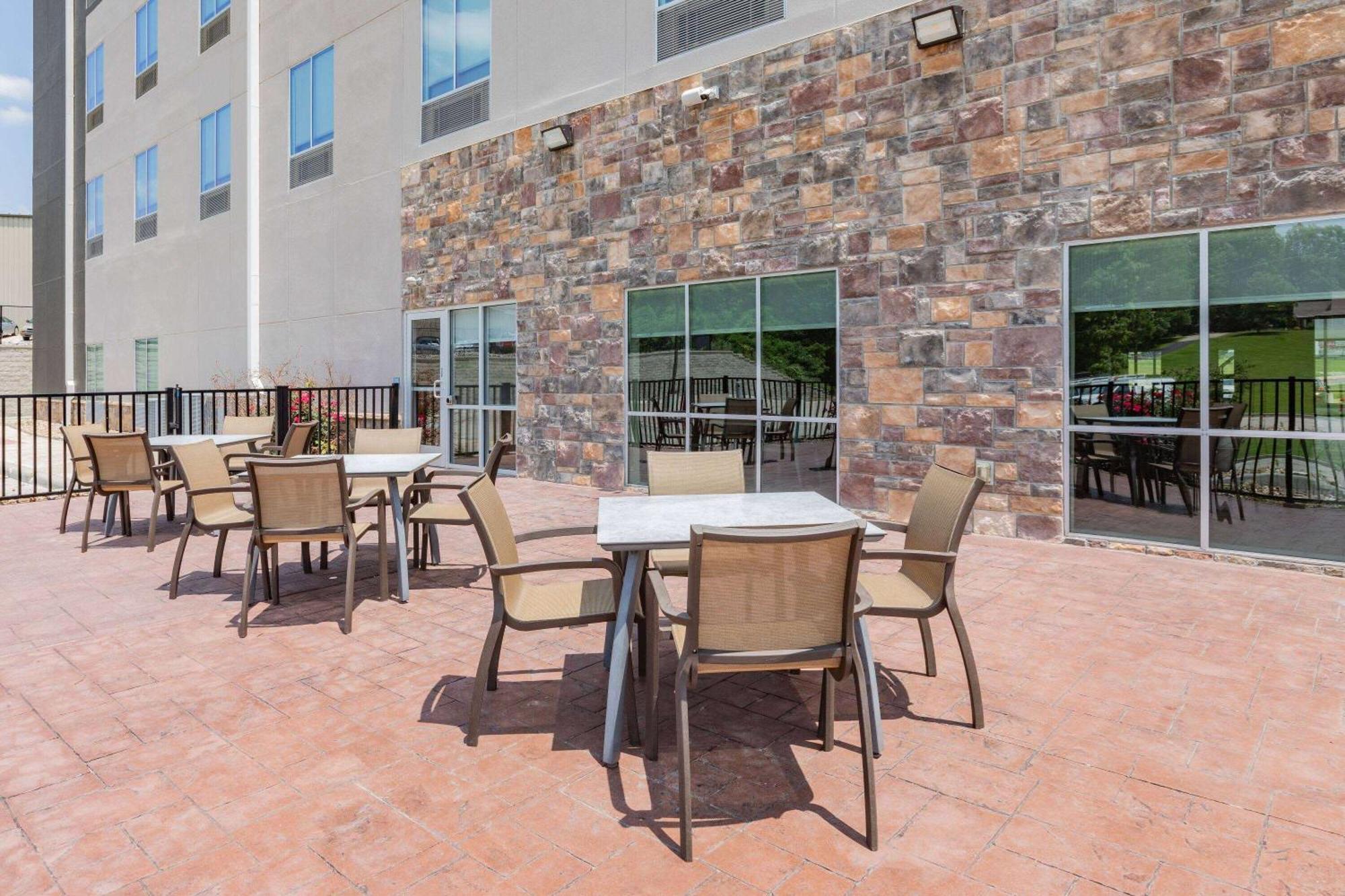 La Quinta Inn & Suites By Wyndham Jackson-Cape Girardeau Eksteriør billede